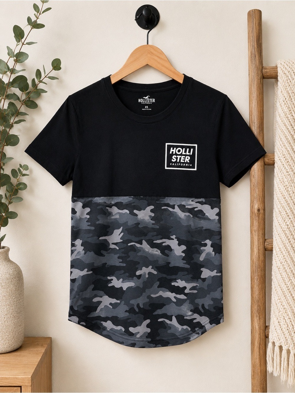 Hollister Black Gray Camo Colorblock Tee XS Streetwear Logo T Shirt